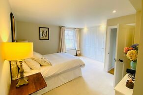 Stunning 6-bed Country House With Heated Pool