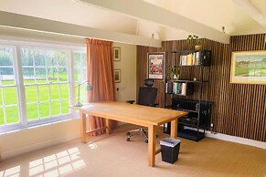 Stunning 6-bed Country House With Heated Pool