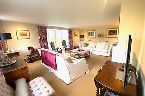 Stunning 6-bed Country House With Heated Pool