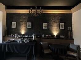 BLACK TREE HOTEL BOUTIQUE