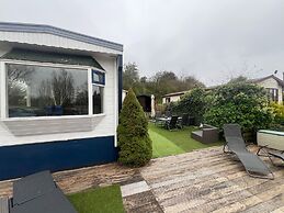 Cosy Chalet With Garden