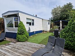 Cosy Chalet With Garden