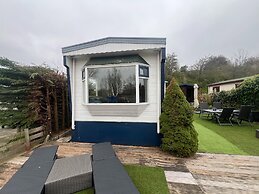 Cosy Chalet With Garden