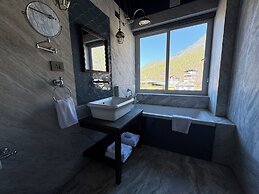 Taktsangri-La