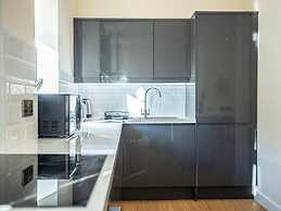 Ipswich Waterfront Serenity - City View 2BR Apt
