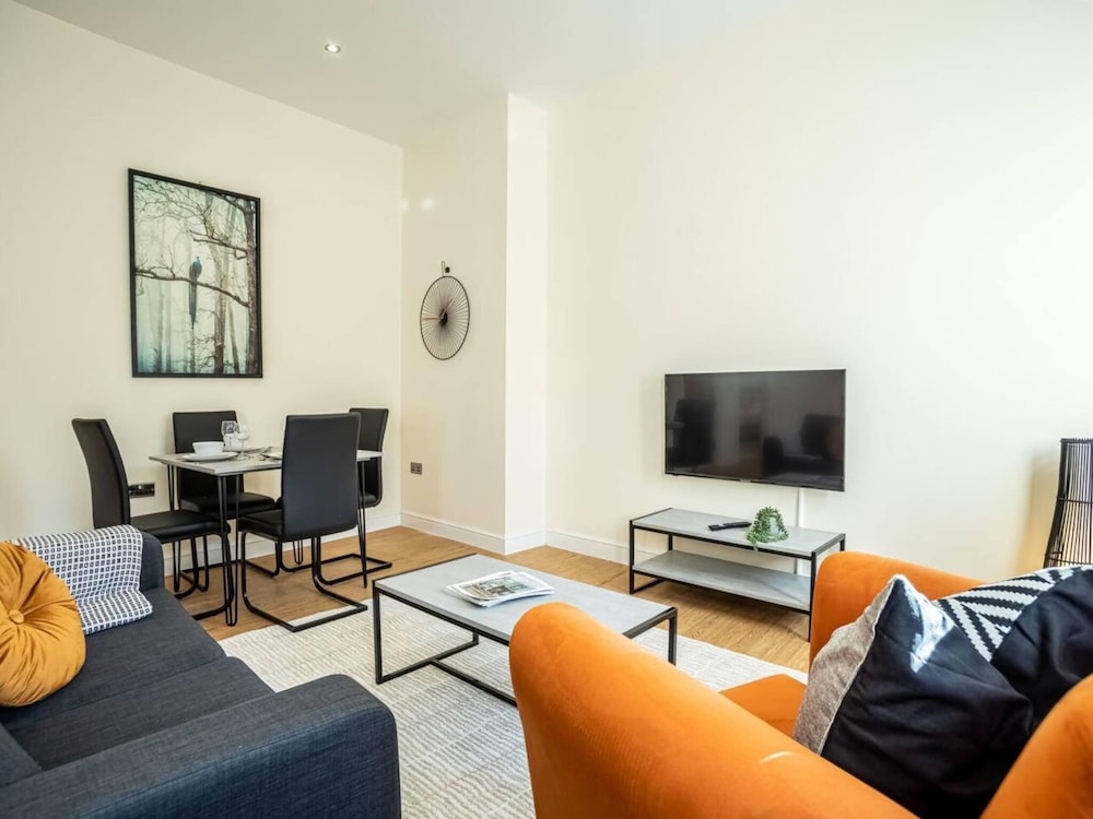 Ipswich Waterfront Serenity - City View 2BR Apt