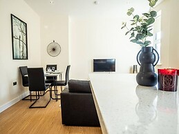 Ipswich Waterfront Serenity - City View 2BR Apt