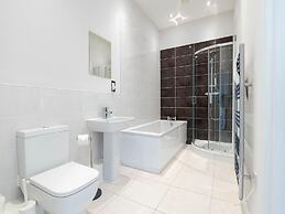 Two-bedroom by Leeds Art Gallery by Belvilla