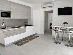 Modern Flat With Swimming Pool by the Beach