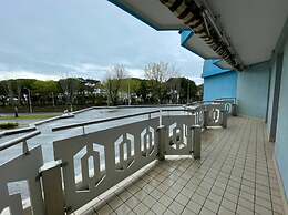 Central Apartment With Shared Pool