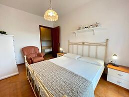Central Apartment With Shared Pool