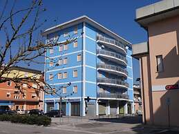 Bright Flat in a Colourful Building - Beahost