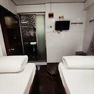 FOUR SEASONS HOSTEL