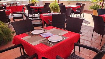 Lux Suites Diani Airstrip Villas