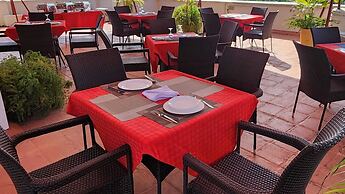 Lux Suites Diani Airstrip Villas