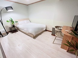 Jnineguesthouse
