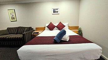 Hilltops Retreat Motor Inn