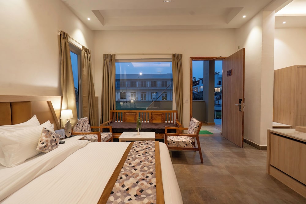Evara Spa & Resort