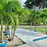 S4 BP Steps to Beach Entire Apartment