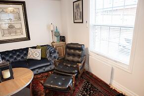 Detached Victorian Style Tiny Home - Long Stays U7