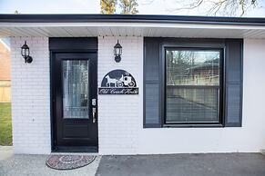 Detached Victorian Style Tiny Home - Long Stays U7