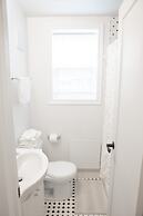 Detached Victorian Style Tiny Home - Long Stays U7
