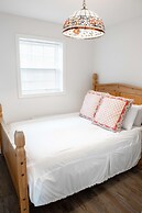 Detached Victorian Style Tiny Home - Long Stays U7