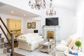 Fully Private 3 Bdrm Suite - The Winchester
