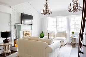 Fully Private 3 Bdrm Suite - The Winchester