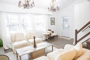 Fully Private 3 Bdrm Suite - The Winchester