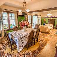 Luxury Waterfront Fairytale Home -carmen Elisabeth