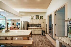 Bright Spacious Chalet on Lake Huron - Private