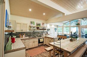 Bright Spacious Chalet on Lake Huron - Private