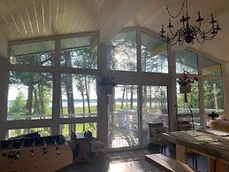 Bright Spacious Chalet on Lake Huron - Private