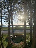 Bright Spacious Chalet on Lake Huron - Private