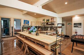 Bright Spacious Chalet on Lake Huron - Private