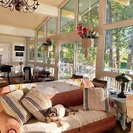 Bright Spacious Chalet on Lake Huron - Private