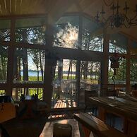 Bright Spacious Chalet on Lake Huron - Private