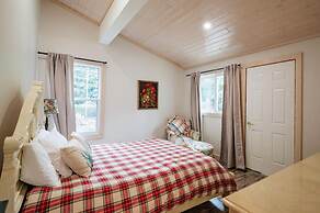 Bright Spacious Chalet on Lake Huron - Private