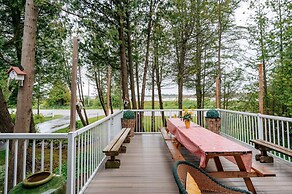 Bright Spacious Chalet on Lake Huron - Private