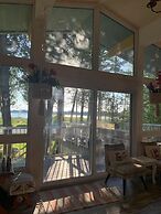 Bright Spacious Chalet on Lake Huron - Private