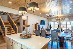 Luxury Lakefront Cottage - The Shining Star
