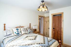 Luxury Lakefront Cottage - The Shining Star