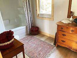 Luxury Lakefront Cottage - The Shining Star