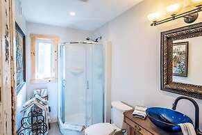 Luxury Lakefront Cottage - The Shining Star