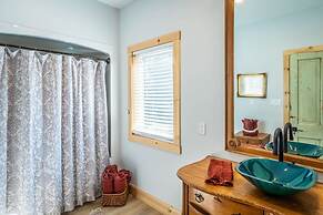 Luxury Lakefront Cottage - The Shining Star