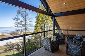 Luxury Lakefront Cottage - The Shining Star