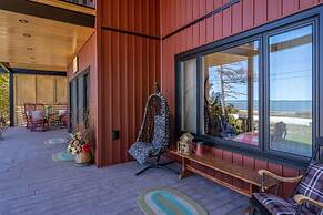 Luxury Lakefront Cottage - The Shining Star