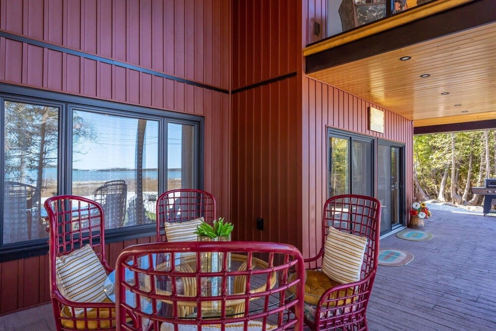 Luxury Lakefront Cottage - The Shining Star