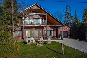 Luxury Lakefront Cottage - The Shining Star